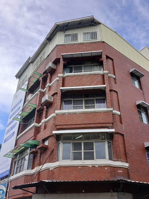 居家住宅:五六樓鐵皮屋-二三四樓换鋁板-屏東鐵皮屋