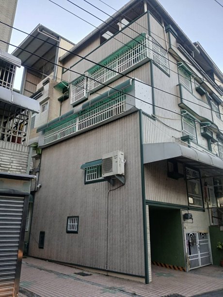 大樓穿鐵衣 : 屏東鐵皮屋
