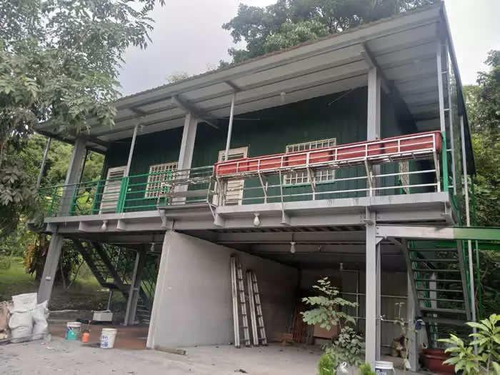 鐵皮屋民宿-上面套房下面車庫-屏東鐵皮屋